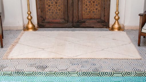 amelkiss-white-beniouaran-rug-1
