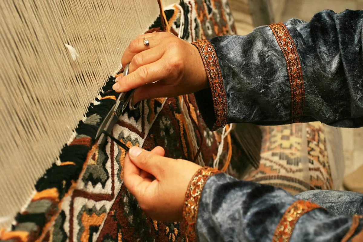 Handmade Moroccan carpets – Beni Ourain, Azilal, Boujad, and Kilim rugs.
